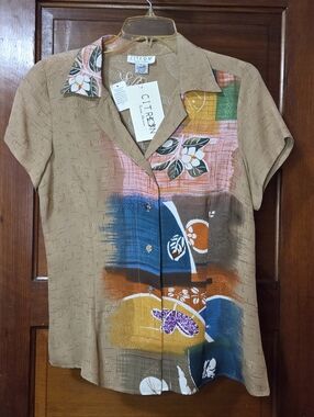NWT Citron Tan Short-Sleeve Button-Down Shirt with Multicolor Print